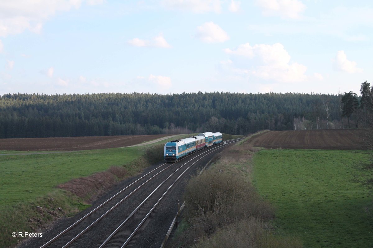 223 062 zieht bei Neudes den ALX84110 München - Hof durch die Kurve. 14.04.16