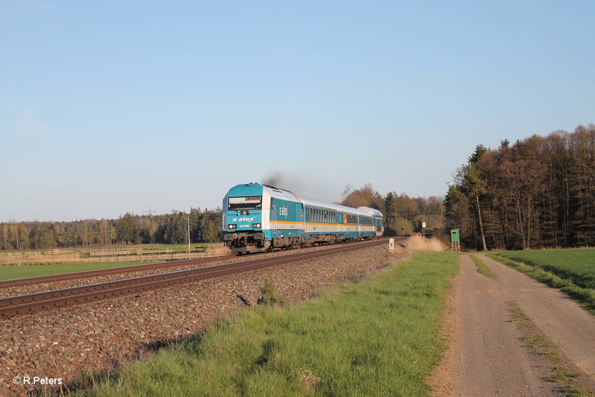 223 062 zieht bei Oberteich den ALX84112 München - Hof. 21.04.16