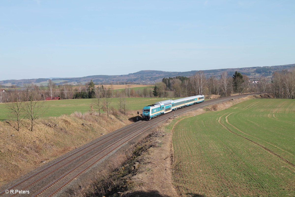 223 062 zieht bei Unterthölau den ALX84108 München - Hof gen Norden. 31.03.17