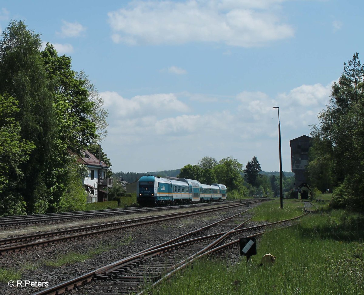 223 062 zieht mit dem ALX84104 München - Hof durch Pechbrunn. 26.05.16