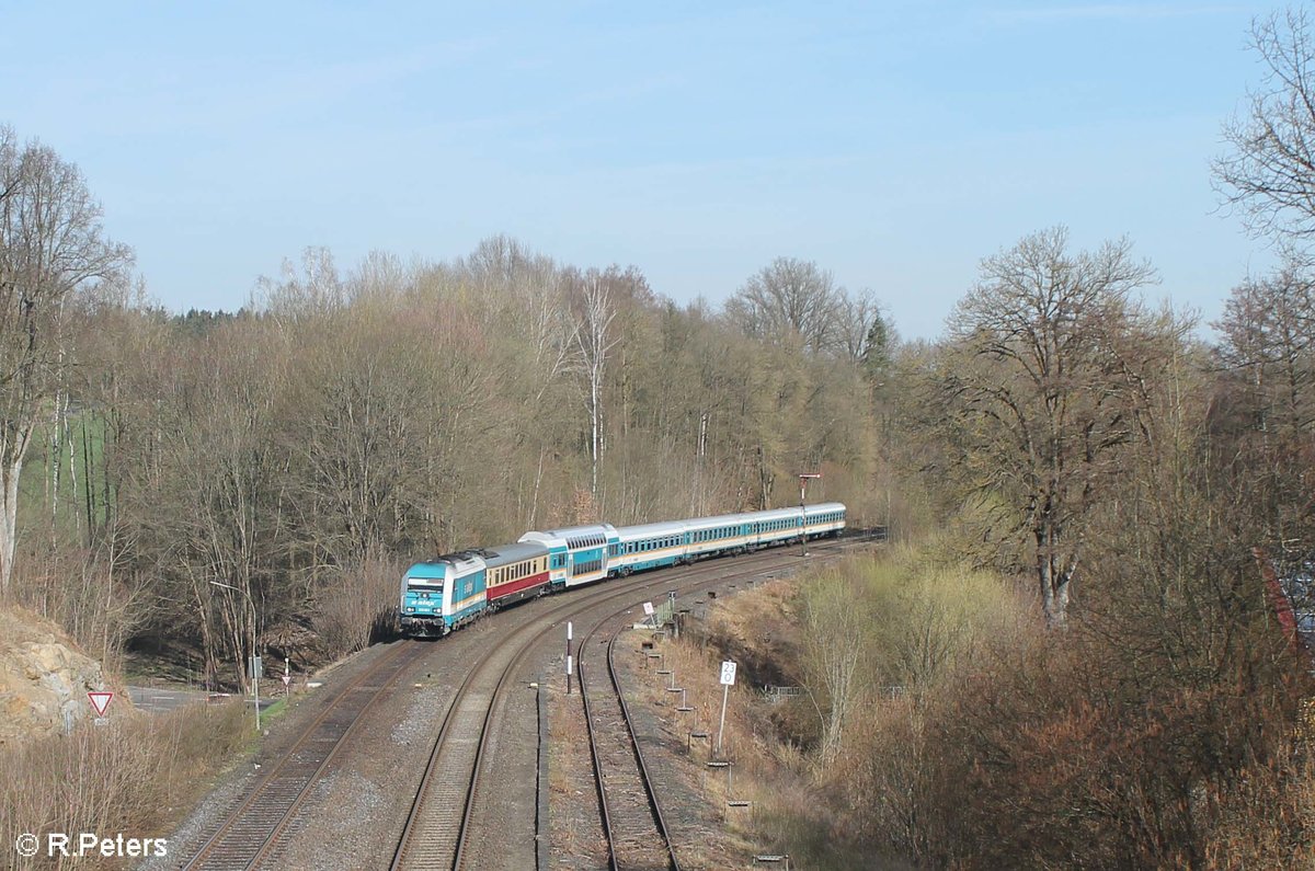 223 063 durchfährt Reuth bei Erbendorf als ALX84111 Hof - München. 01.04.17