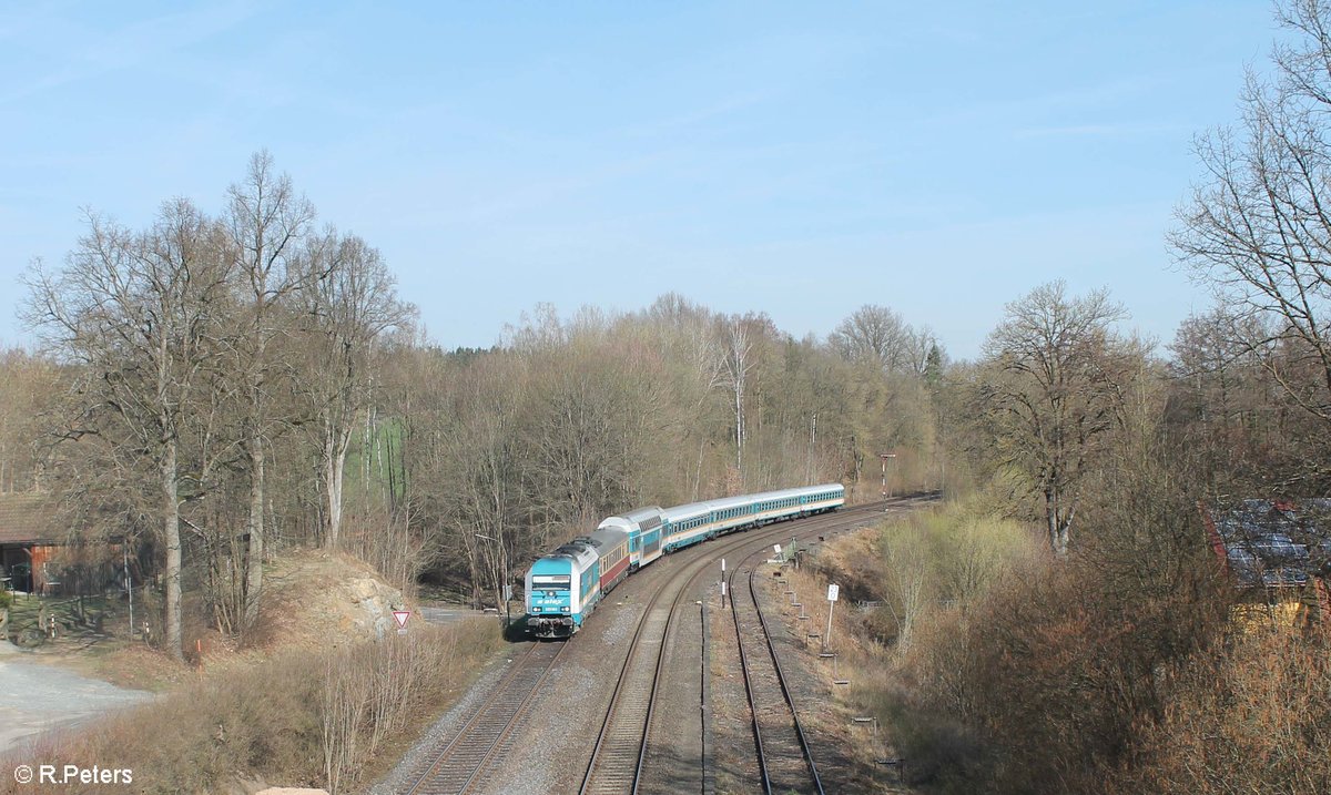 223 063 durchfährt Reuth bei Erbendorf als ALX84111 Hof - München. 01.04.17