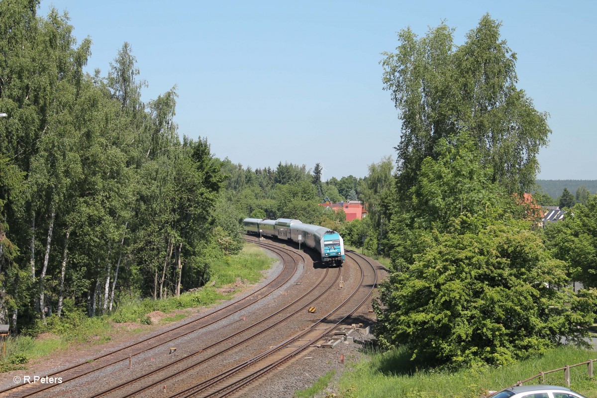 223 064 fährt mit dem ALX84113 Hof - München in Marktredwitz ein. 05.06.15