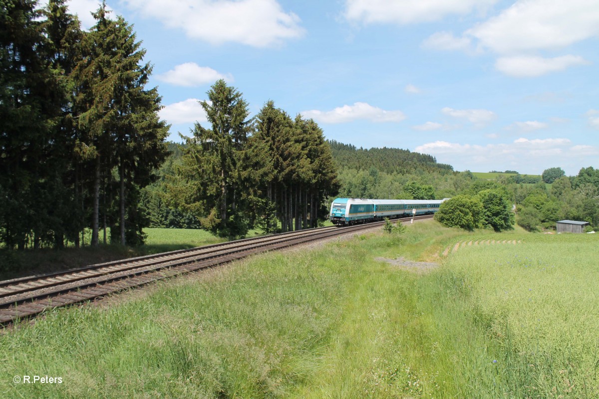 223 064 zieht mit dem ALX84113 Hof - München bei Lengenfeld vorbei. 17.06.15