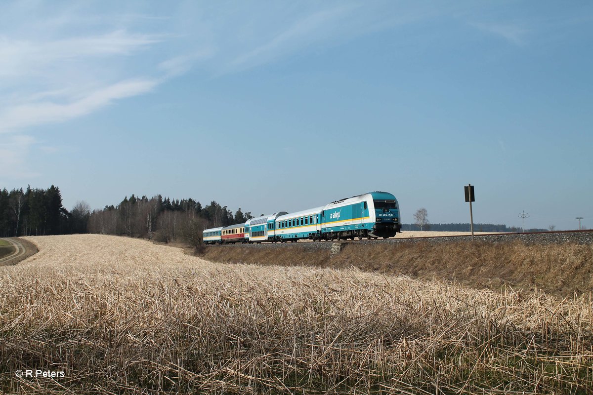 223 065 zieht bei Unterthölau als ALX84115 Hof - München vorbei. 18.03.16