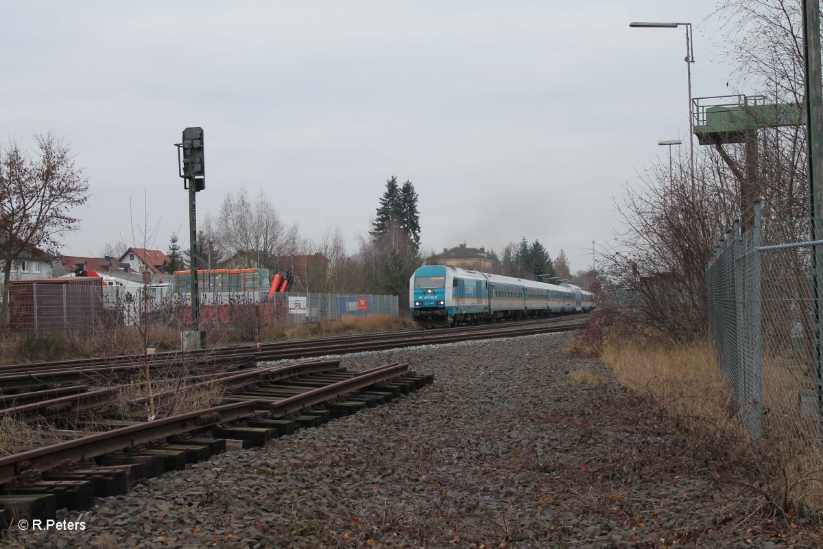 223 066 verlässt Wiesau mit dem ALX84115 Hof - München. 07.12.14