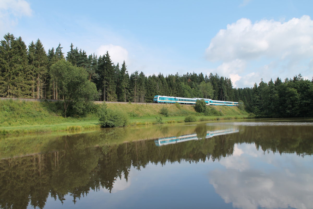 223 067 zieht bei Oberteich den ALX84111 Hof - München 06.08.16