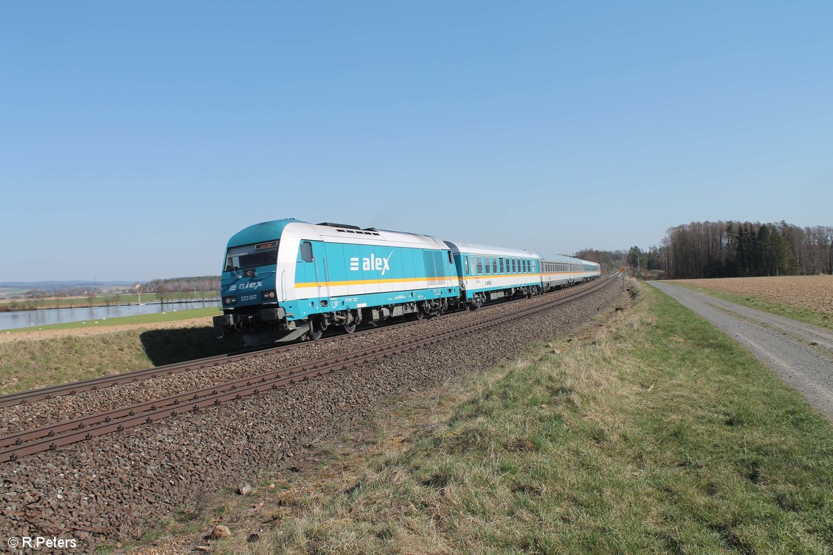 223 067 zieht bei Oberteich den ALX 79859 München - Hof der rein aus Einstöckigen Personwagen besteht. 08.04.20