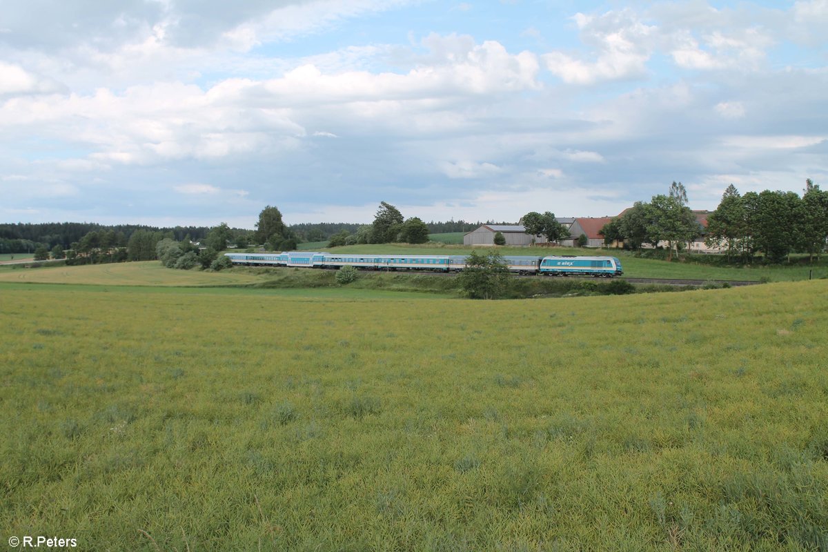 223 067 zieht kurz vor Reuth bei Erbendorf den ALX79662 Hof - München. 10.07.20