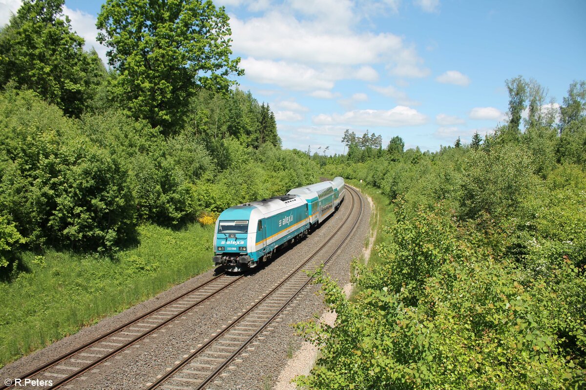 223 068 mit dem ALX RE2 79858 Hof - München kurz vor Wiesau/Oberpfalz. 13.06.21