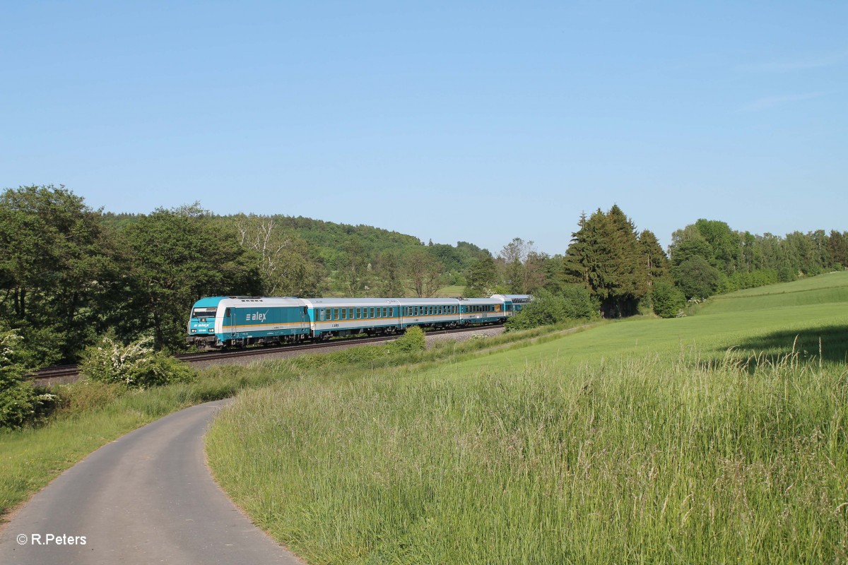 223 068 zieht bei Lengenfeld den ALX84106 Münschen - Hof. 05.06.15