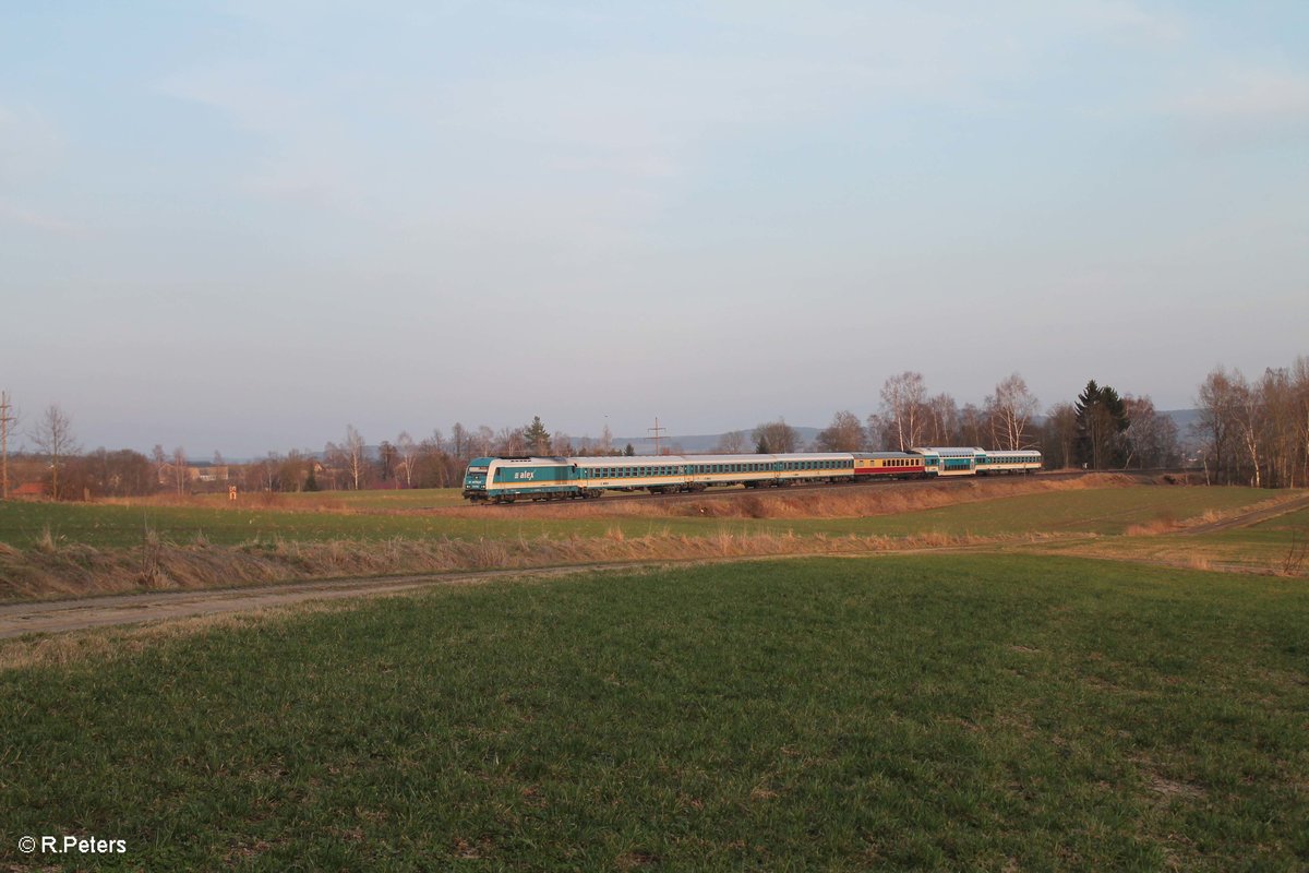 223 068 zieht bei Unterthölau den ALX84110 München - Hof. 24.03.17