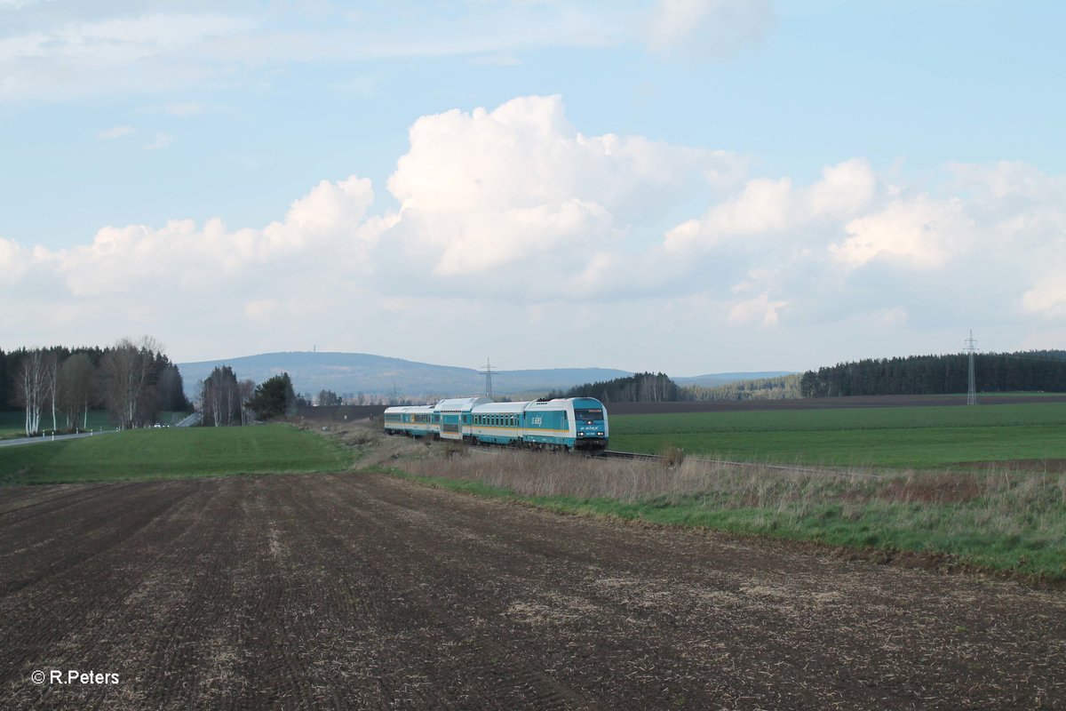 223 069 zieht bei Neuedes den ALX84121 Hof - München. 14.04.16