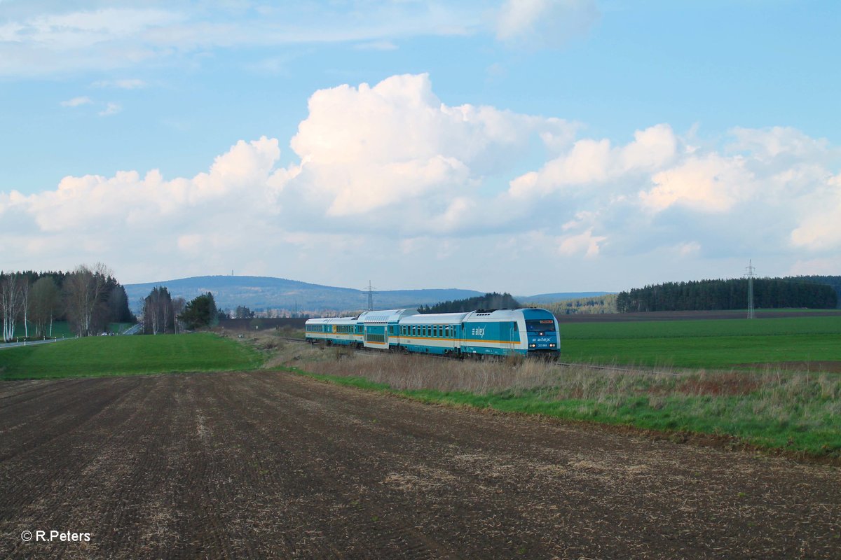 223 069 zieht bei Neuedes den ALX84121 Hof - München. 14.04.16