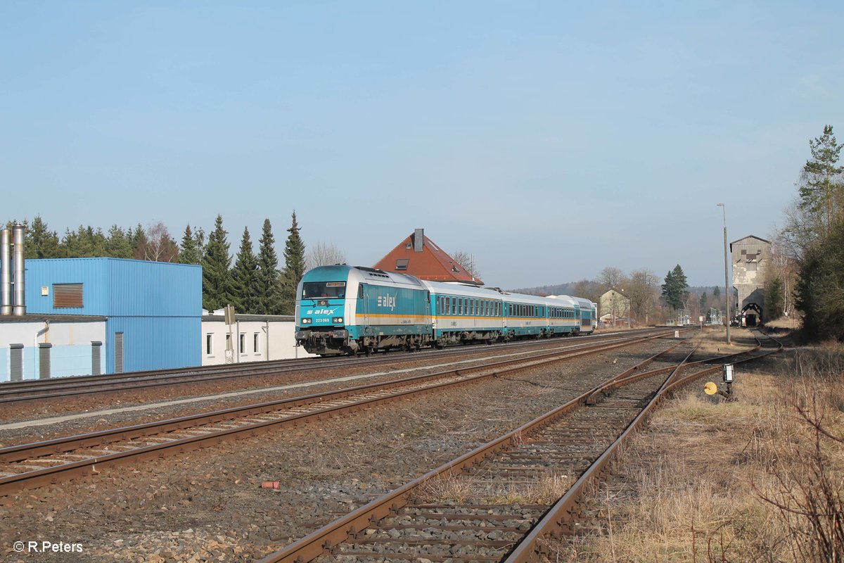 223 069 zieht mit dem ALX84108 München - Hof durch Pechbrunn. 24.03.17