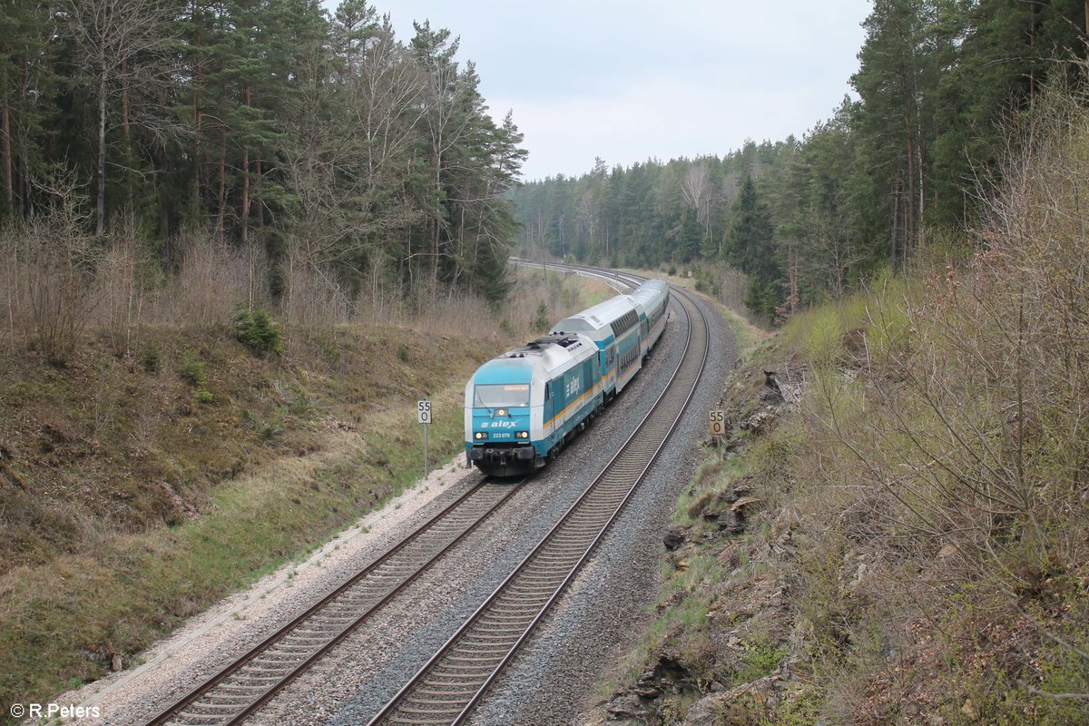 223 070 zieht den ALX 79854 Hof - München bei Unterthölau. 01.05.21