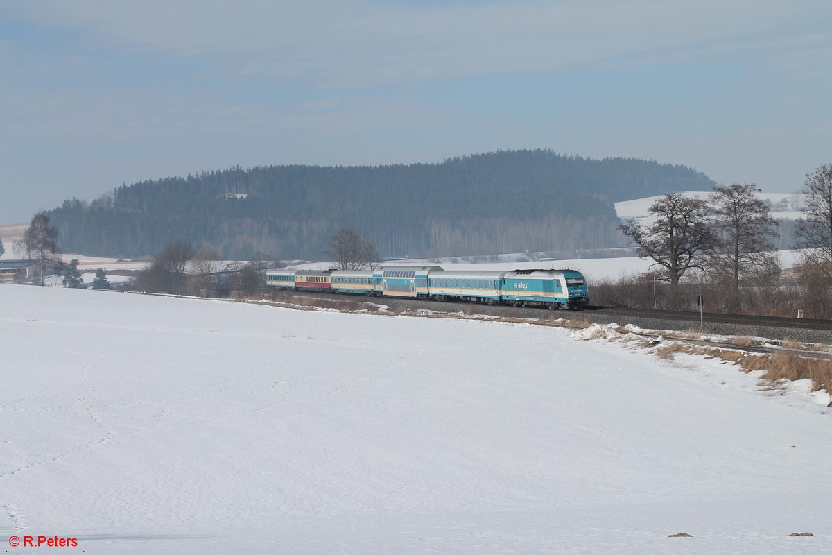 223 070 zieht bei Lengenfeld den ALX113 Hof - München. 16.02.17