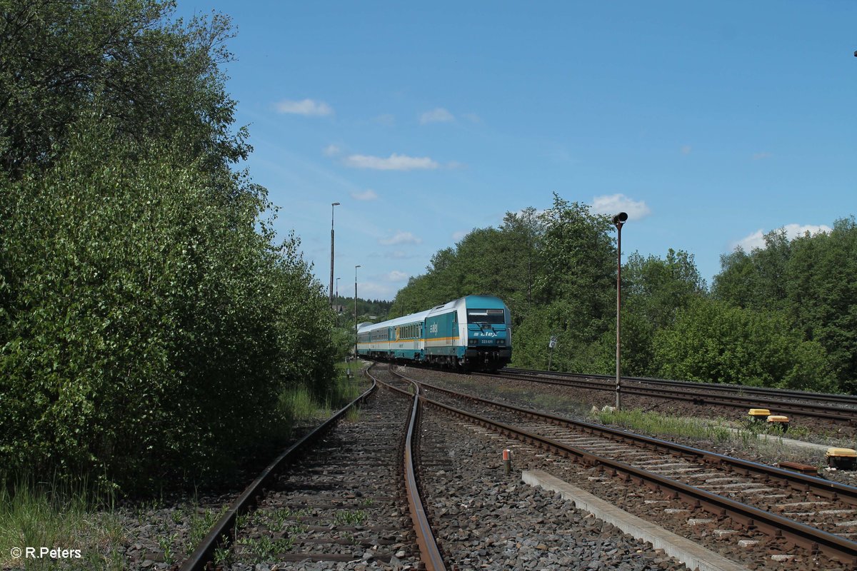 223 071 fährt mit dem ALX84113 Hof - München in Pechbrunn ein. 26.05.16