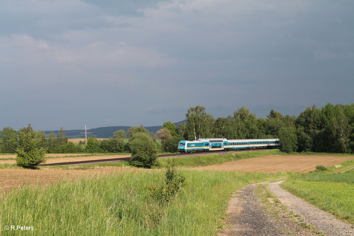 223 071 zieht bei Unterthölau den ALX84110 München - Hof. 28.05.16