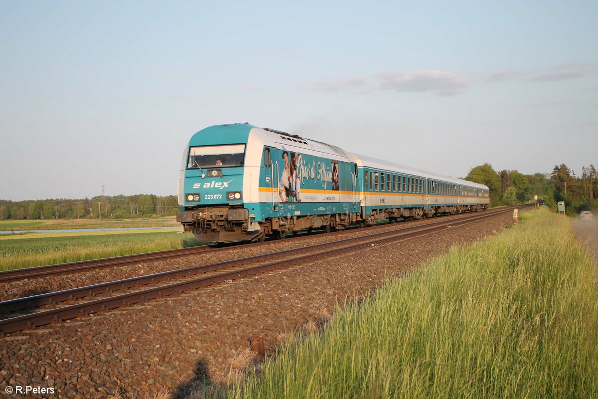 223 072  Griaß di Allgäu  mit dem RE3 ALX79863 München - Hof bei Oberteich. 28.05.23