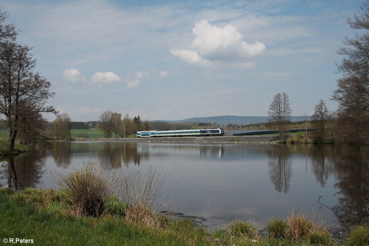 223 081 mit dem RE2 ALX79855 München - Hof am Rechenweiher. 30.04.22