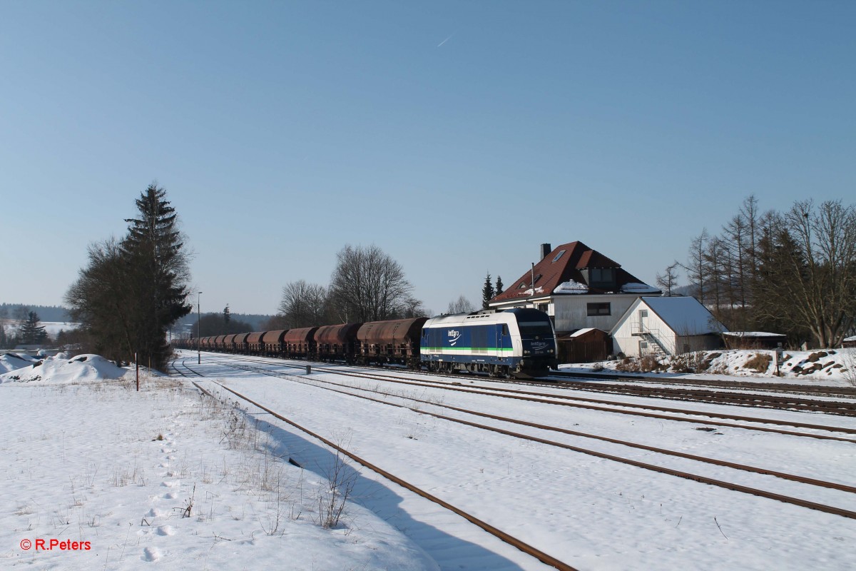 223 144 durchfährt Pechbrunn mit einem Getreidezug Cheb - Regensburg und weiter. 16.02.15