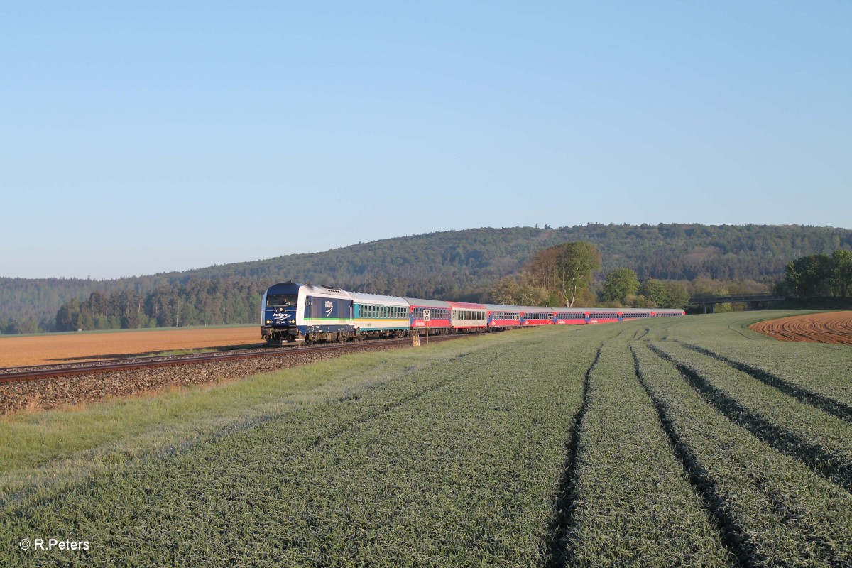 223 144 mit dem DPE25587 Hof - Passau Hochfrankenexpress bei Oberteich. 04.05.14 