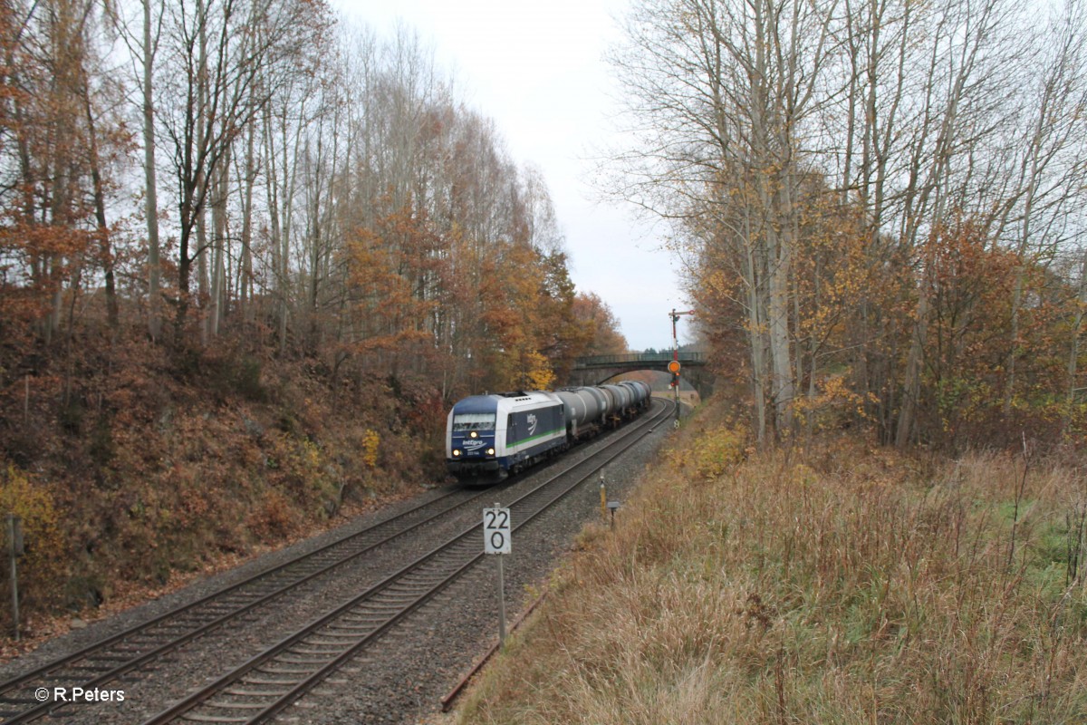 223 144 mit dem Kesselzug Großkorbetha - Weiden Hauer Tanklager. bei Reuth bei Erbendorf. 09.11.14