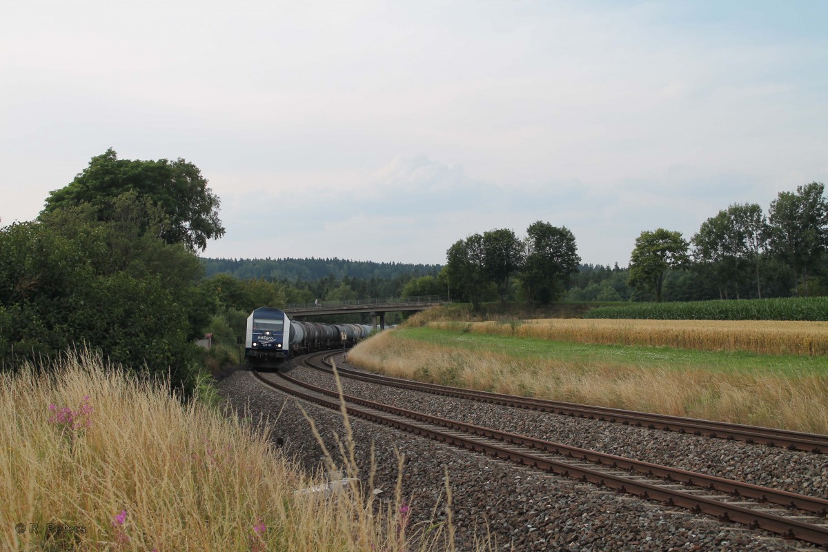 223 152 zieht den Gesselzug nach weiden durch die Kurve Oberteich. 20.07.14