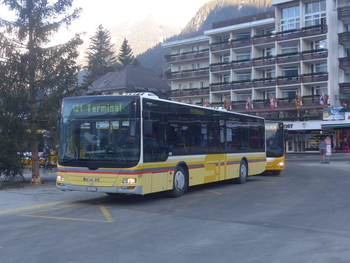 (223'824) - STI Thun - Nr. 129/BE 800'129 - MAN am 28. Februar 2021 beim Bahnhof Grindelwald (Einsatz Grindelwaldbus)
