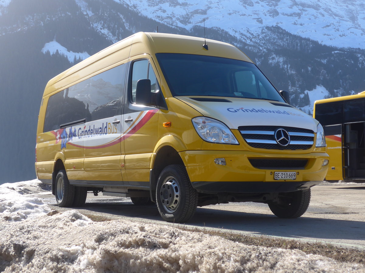 (223'845) - Grindelwaldbus, Grindelwald - Nr. 10/BE 210'669 - Mercedes (ex Loretan, Inden) am 28. Februar 2021 beim Bahnhof Grindelwald