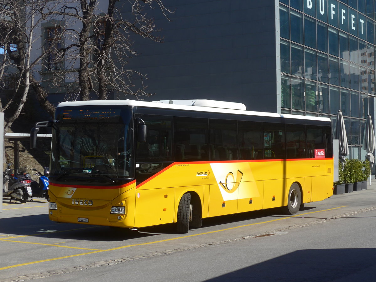 (223'903) - PostAuto Wallis - VS 445'901 - Iveco am 2. Mrz 2021 beim Bahnhof Brig