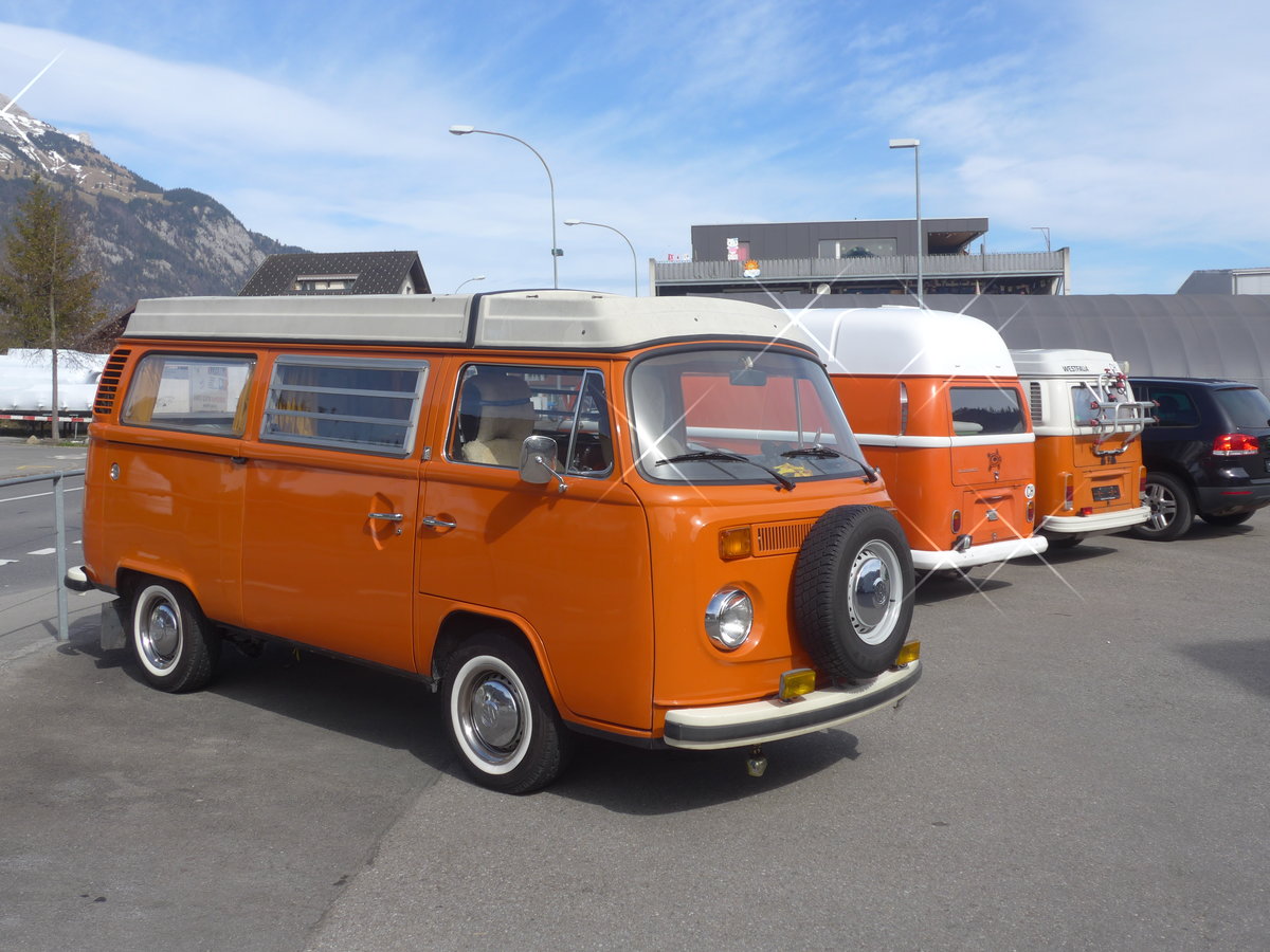 (224'074) - VW-Bus am 13. Mrz 2021 in Sarnen, Kreuzstrasse