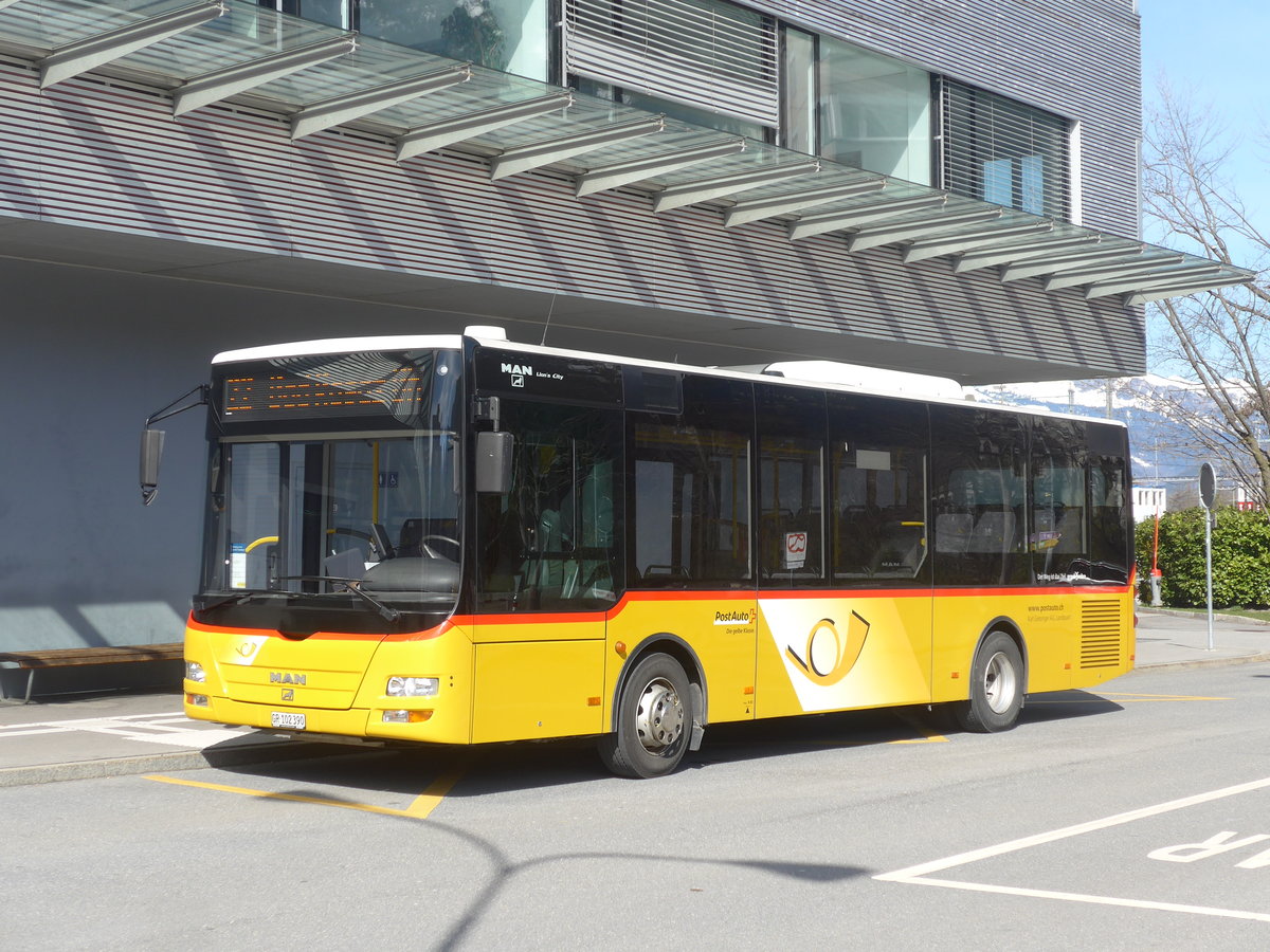 (224'512) - Gessinger, Bad Ragaz - GR 102'390 - MAN/Gppel am 28. Mrz 2021 beim Bahnhof Landquart