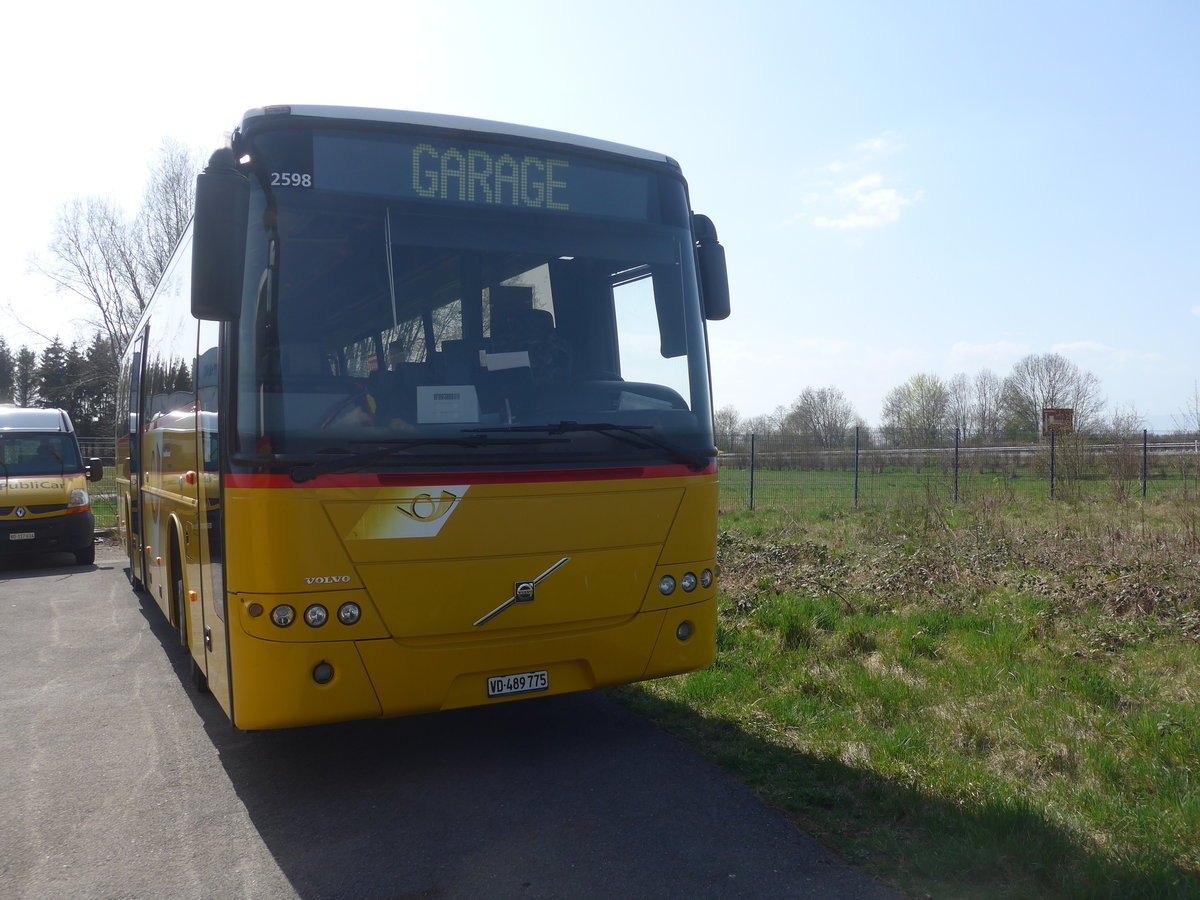 (224'762) - CarPostal Ouest - VD 489'775 - Volvo (ex Favre, Avenches; ex CarPostal Ouest VD 538'347) am 2. April 2021 in Avenches, Garage