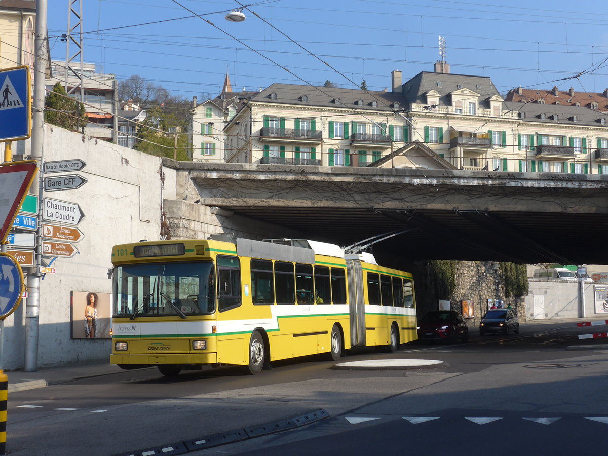 (225'009) - transN, La Chaux-de-Fonds - Nr. 101 - NAW/Hess Gelenktrolleybus (ex TN Neuchtel Nr. 101) am 17. April 2021 beim Bahnhof Neuchtel
