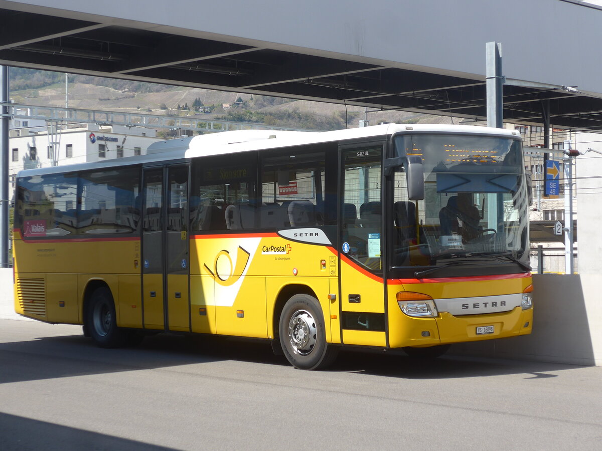 (225'125) - Evquoz, Erde - VS 16'098 - Setra am 19. April 2021 in Sierre, Busbahnhof