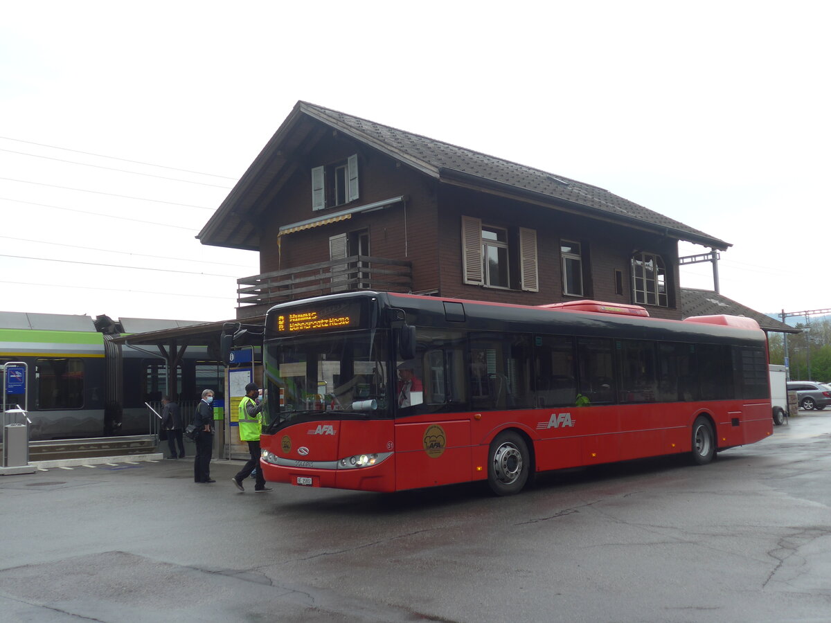 (225'246) - AFA Adelboden - Nr. 51/BE 25'802 - Solaris am 26. April 2021 beim Bahnhof Wimmis