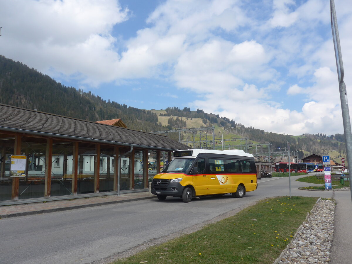 (225'309) - Tritten, Zweisimmen - BE 871'998 - Mercedes am 27. April 2021 beim Bahnhof Zweisimmen