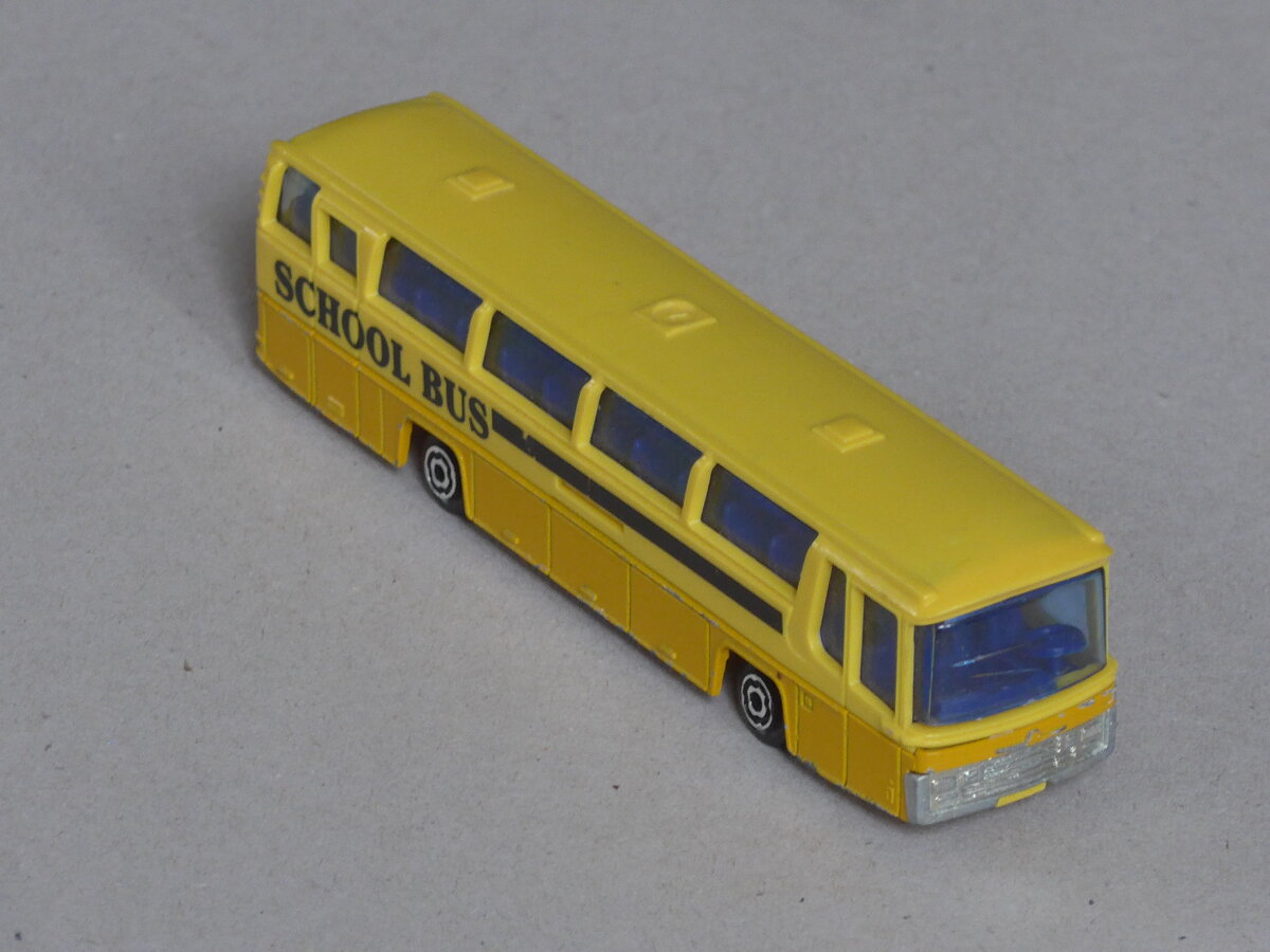 (225'642) - Aus Frankreich: School Bus - 46 GO 69 - Neoplan am 29. Mai 2021 in Thun (Modell)