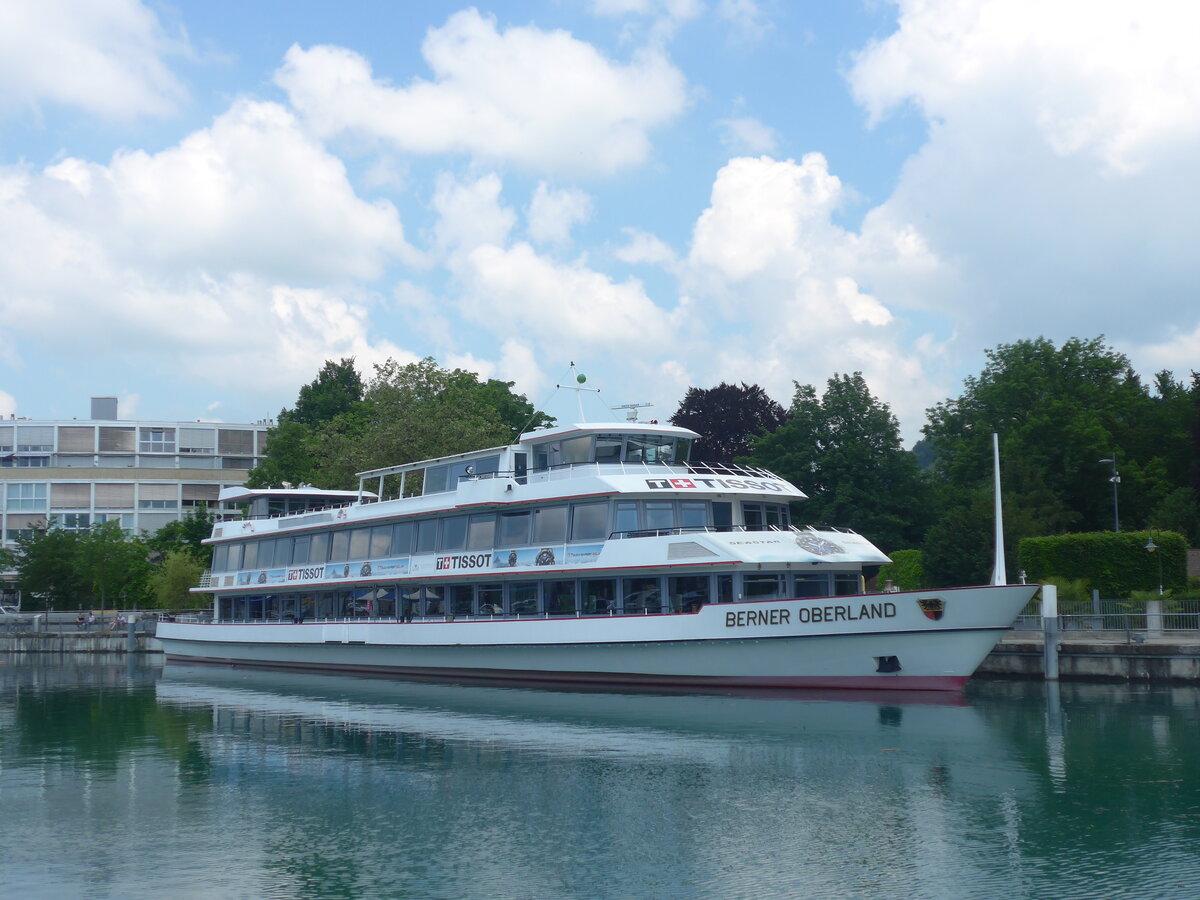 (225'803) - Motorschiff Berner Oberland am 10. Juni 2021 an der Schifflndte Thun