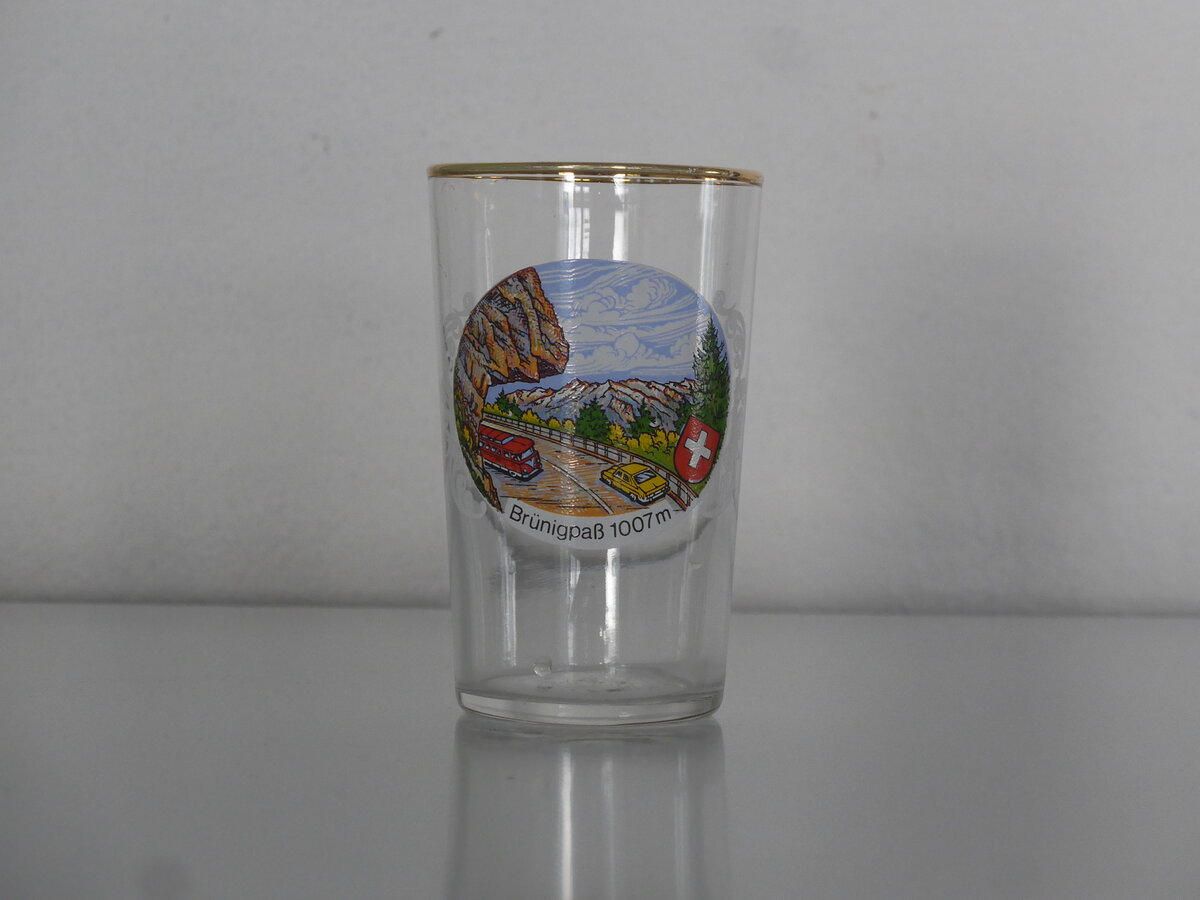 (226'054) - Souvenir-Glas vom Brnigpass am 27. Juni 2021 in Thun
