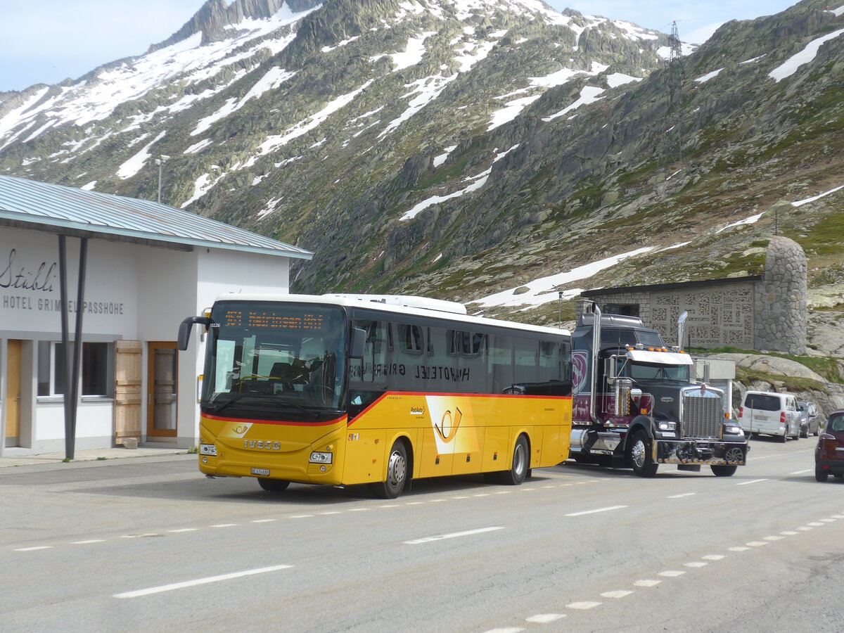 (226'105) - PostAuto Bern - BE 474'688 - Iveco am 3. Juli 2021 in Grimsel, Passhhe