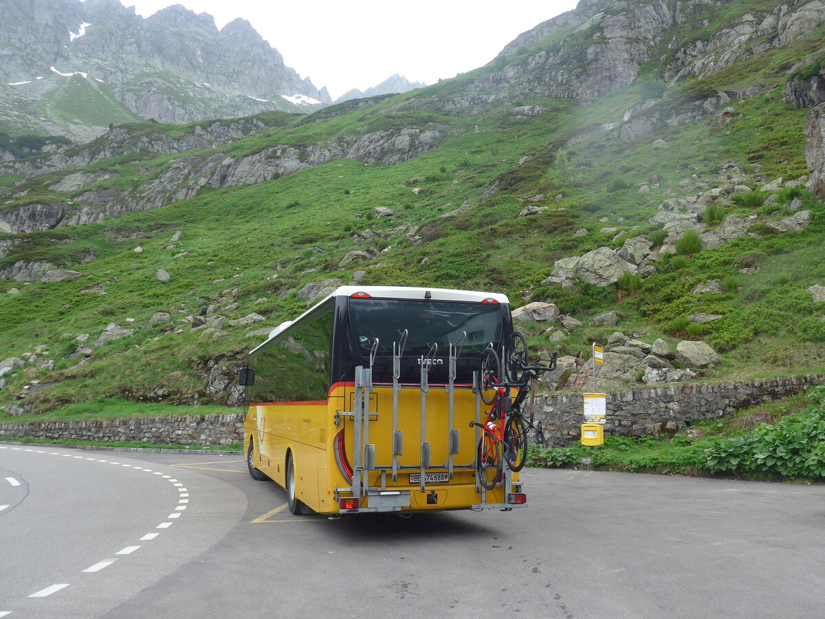 (226'124) - PostAuto Bern - BE 474'688 - Iveco am 3. Juli 2021 in Susten, Steingletscher