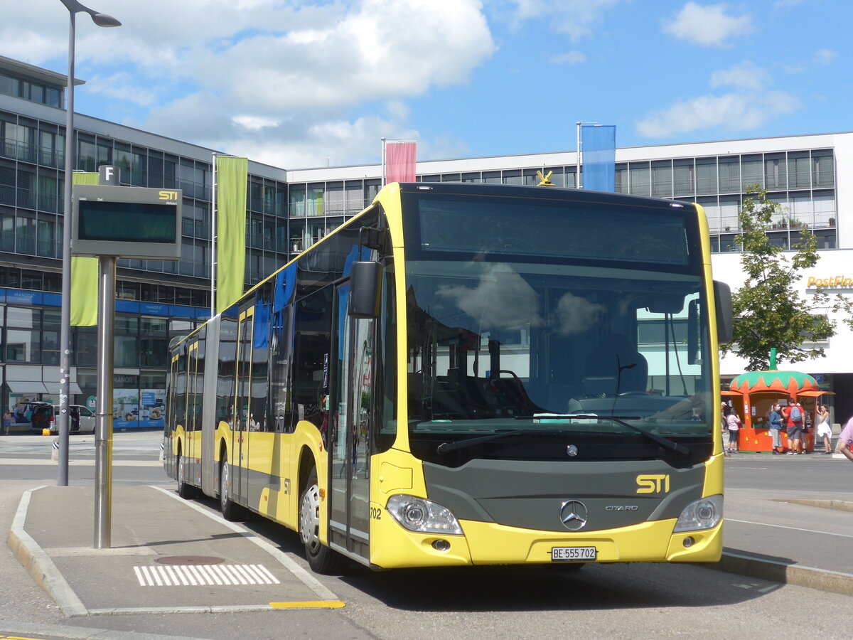 (226'313) - STI Thun - Nr. 702/BE 555'702 - Mercedes am 11. Juli 2021 beim Bahnhof Thun