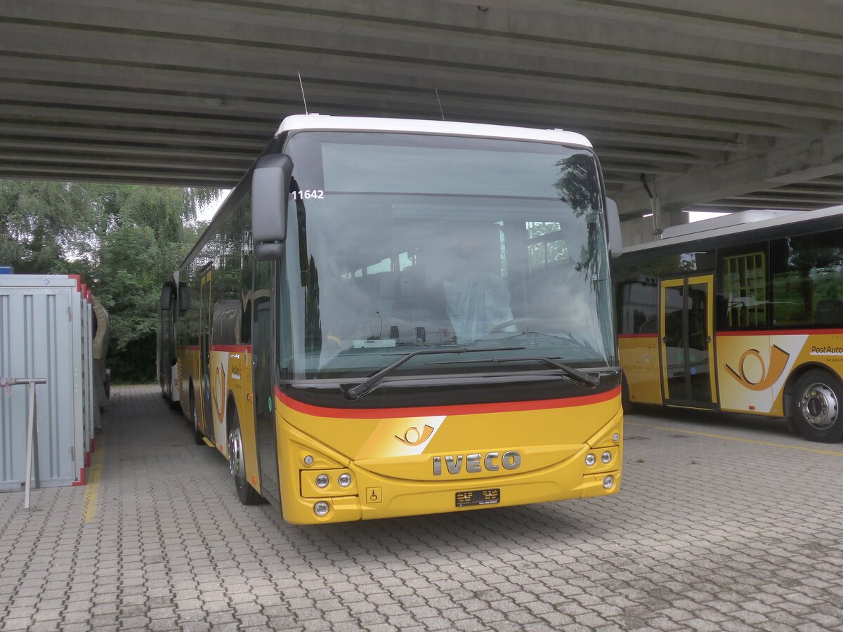 (226'947) - PostAuto Graubnden - PID 11'642 - Iveco am 1. August 2021 in Kerzers, Murtenstrasse