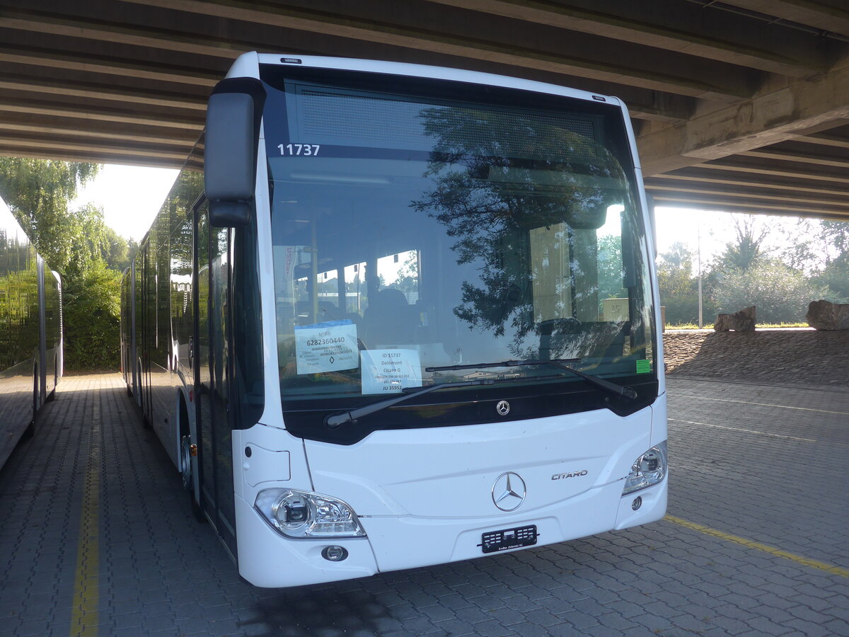 (228'046) - CarPostal Ouest - PID 11'737 - Mercedes am 18. September 2021 in Kerzers, Murtenstrasse