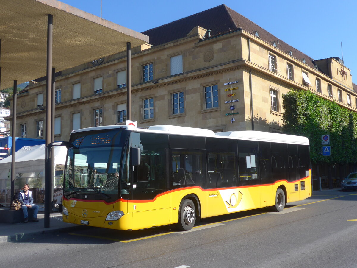 (228'072) - CarPostal Ouest - NE 113'901 - Mercedes am 18. September 2021 beim Bahnhof Neuchtel