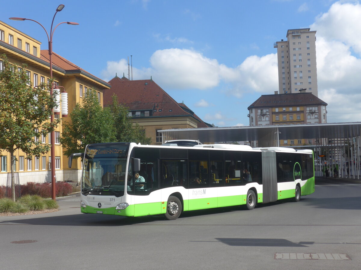 (228'091) - transN, La Chaux-de-Fonds - Nr. 371/NE 146'371 - Mercedes am 18. September 2021 beim Bahnhof La Chaux-de-Fonds