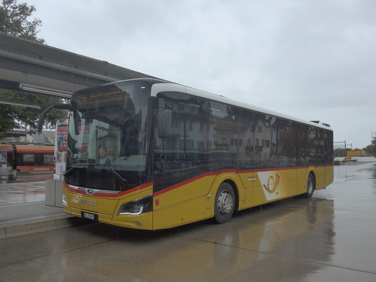 (228'145) - PostAuto Ostschweiz - SZ 29'880 - MAN am 19. September 2021 beim Bahnhof Uznach